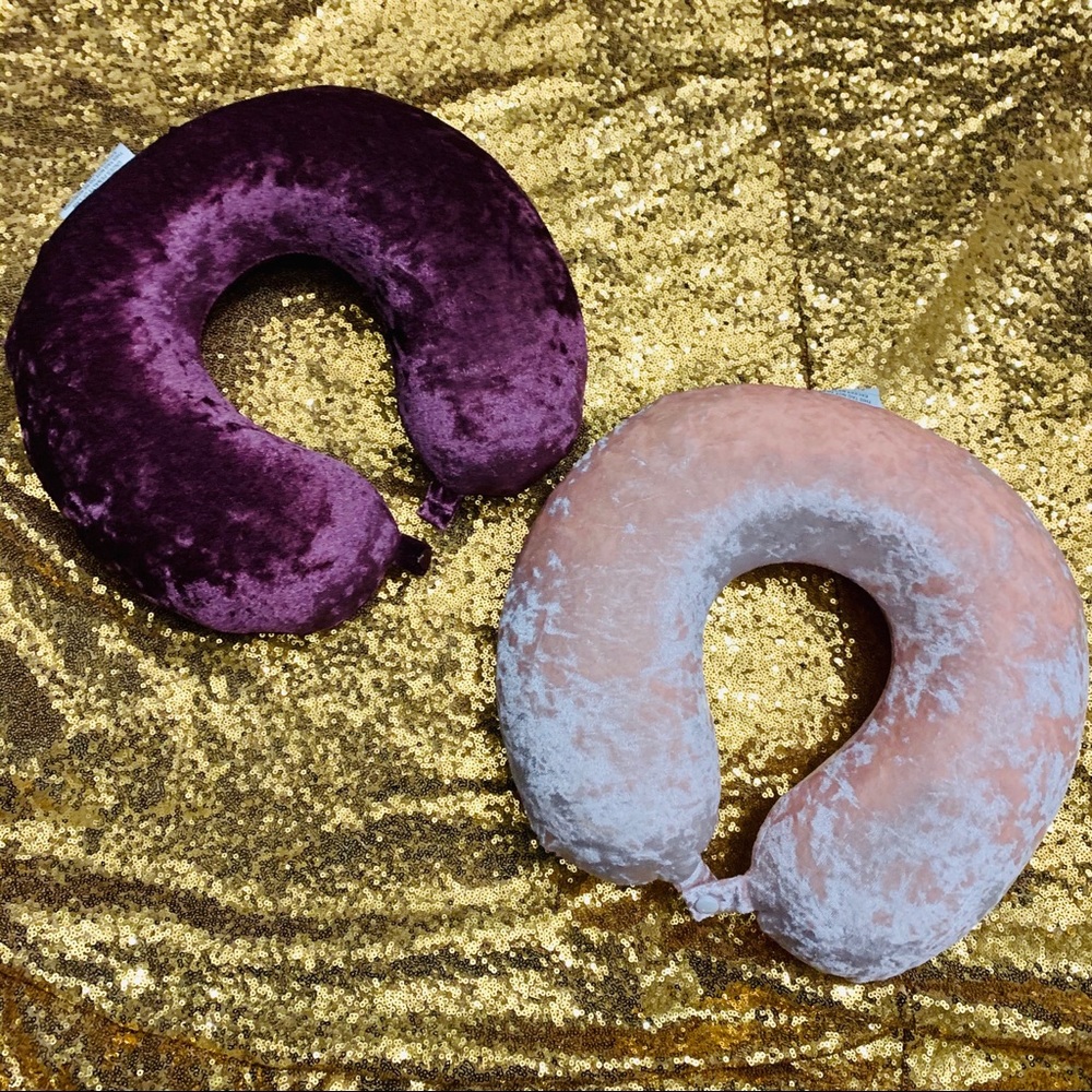 ✨ 🆕 2 Travel Pillows ✨